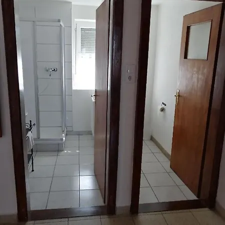 Ferienwohnung Fur 2 Personen 2 Kinder Ca 55 M In Burgau, Schwaben Schwaben Bayern - A81949 Apartamento