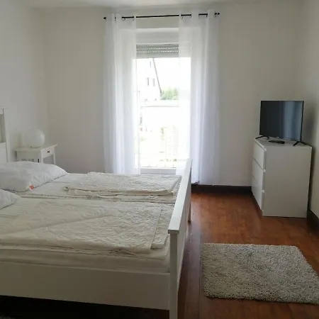 Ferienwohnung Fur 2 Personen 2 Kinder Ca 55 M In Burgau, Schwaben Schwaben Bayern - A81949 Apartment *